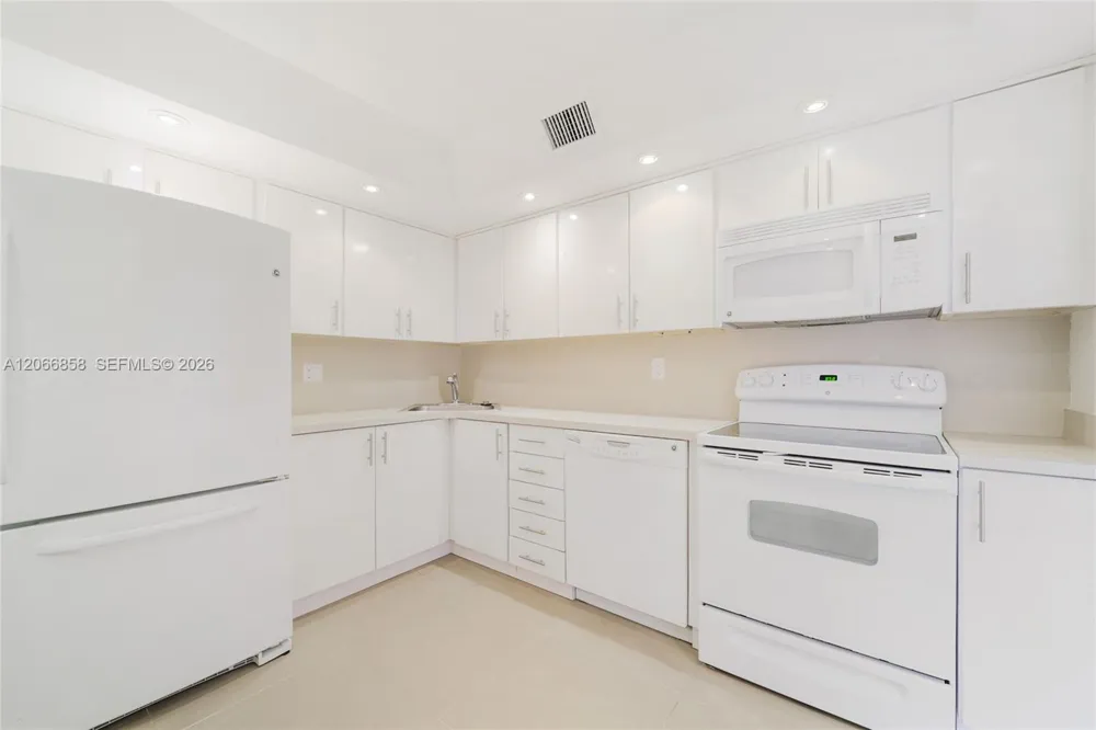210 Sea View Dr #409 Key Biscayne, FL 33149