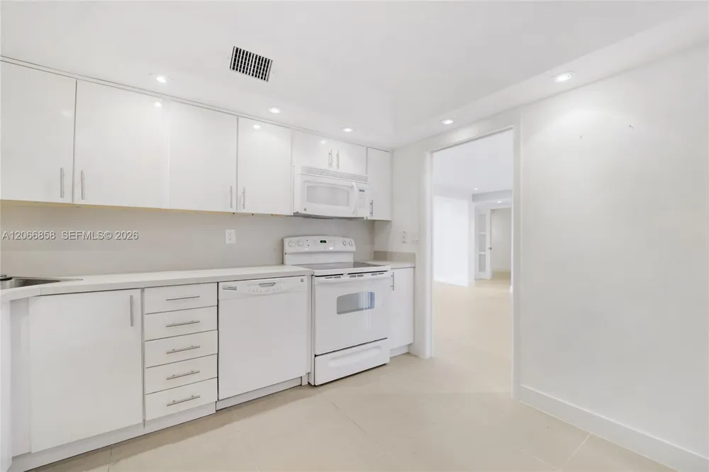 210 Sea View Dr #409 Key Biscayne, FL 33149