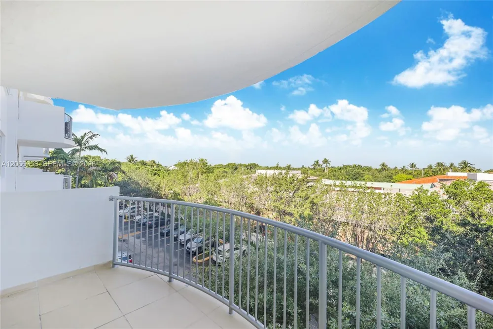 210 Sea View Dr #409 Key Biscayne, FL 33149