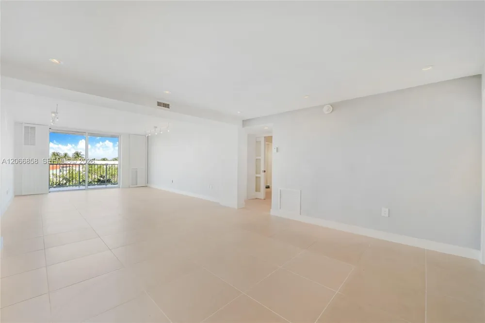 210 Sea View Dr #409 Key Biscayne, FL 33149