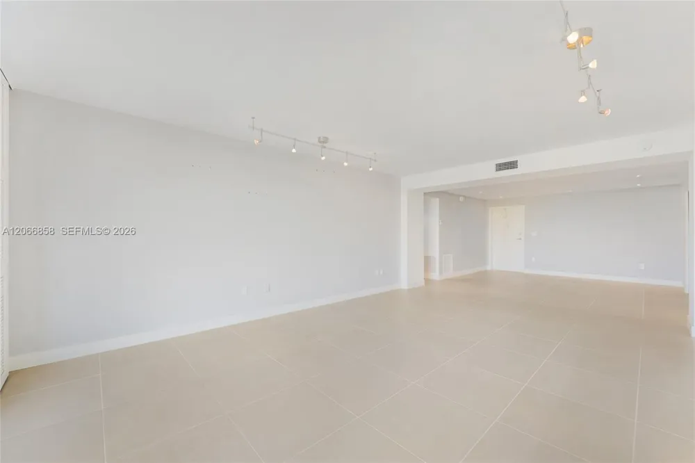 210 Sea View Dr #409 Key Biscayne, FL 33149