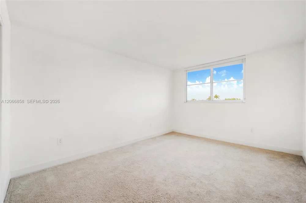 210 Sea View Dr #409 Key Biscayne, FL 33149