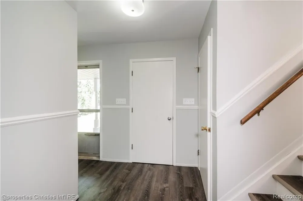 215 Woodsboro Drive Royal Oak City, MI 48067