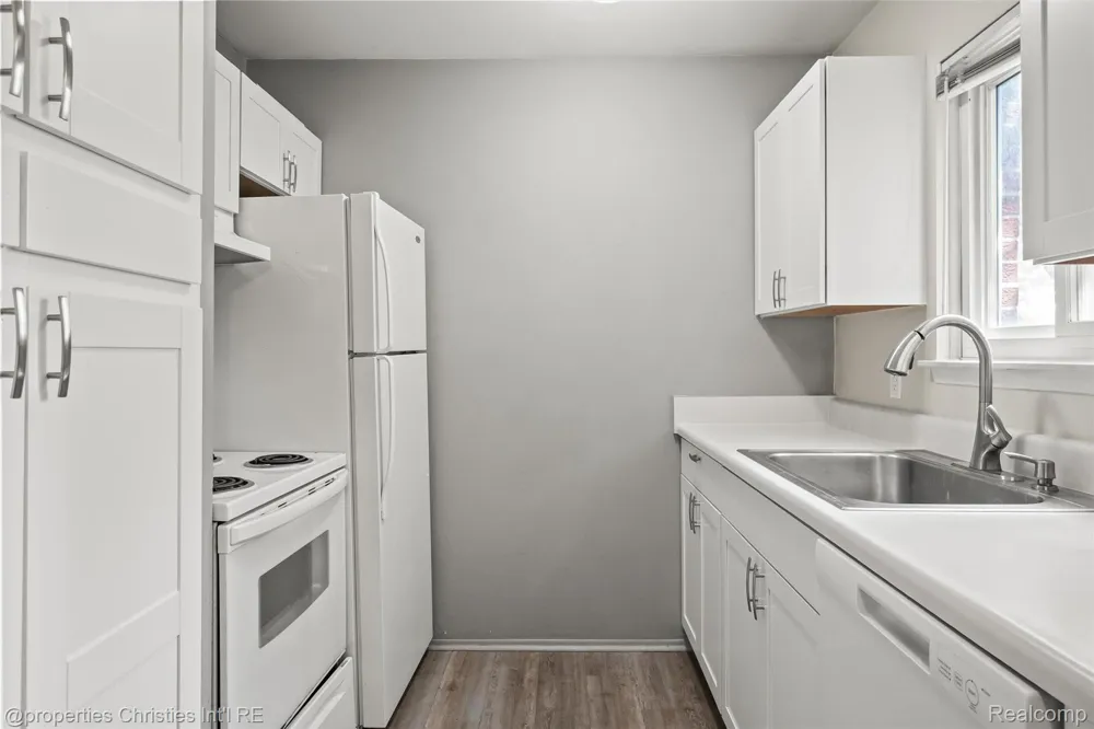 215 Woodsboro Drive Royal Oak City, MI 48067