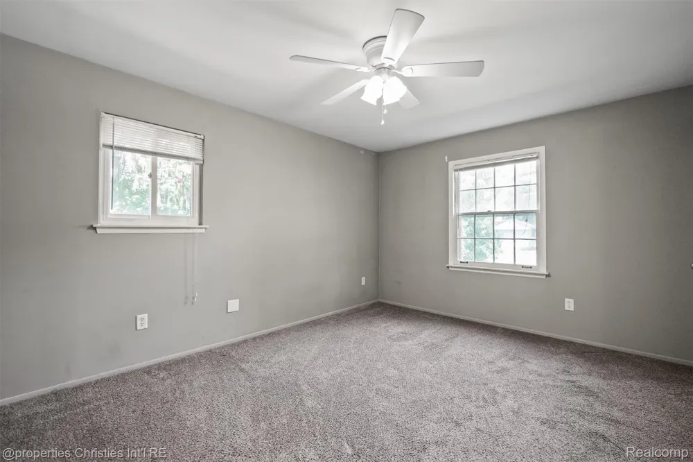 215 Woodsboro Drive Royal Oak City, MI 48067
