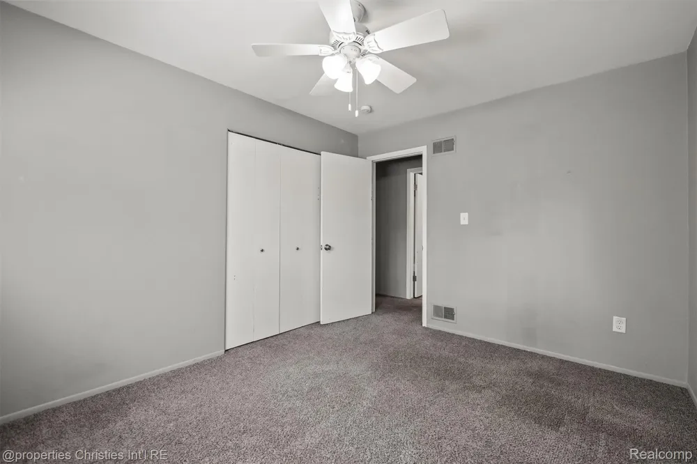 215 Woodsboro Drive Royal Oak City, MI 48067