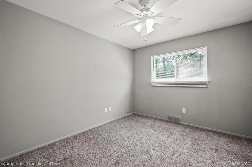 215 Woodsboro Drive Royal Oak City, MI 48067