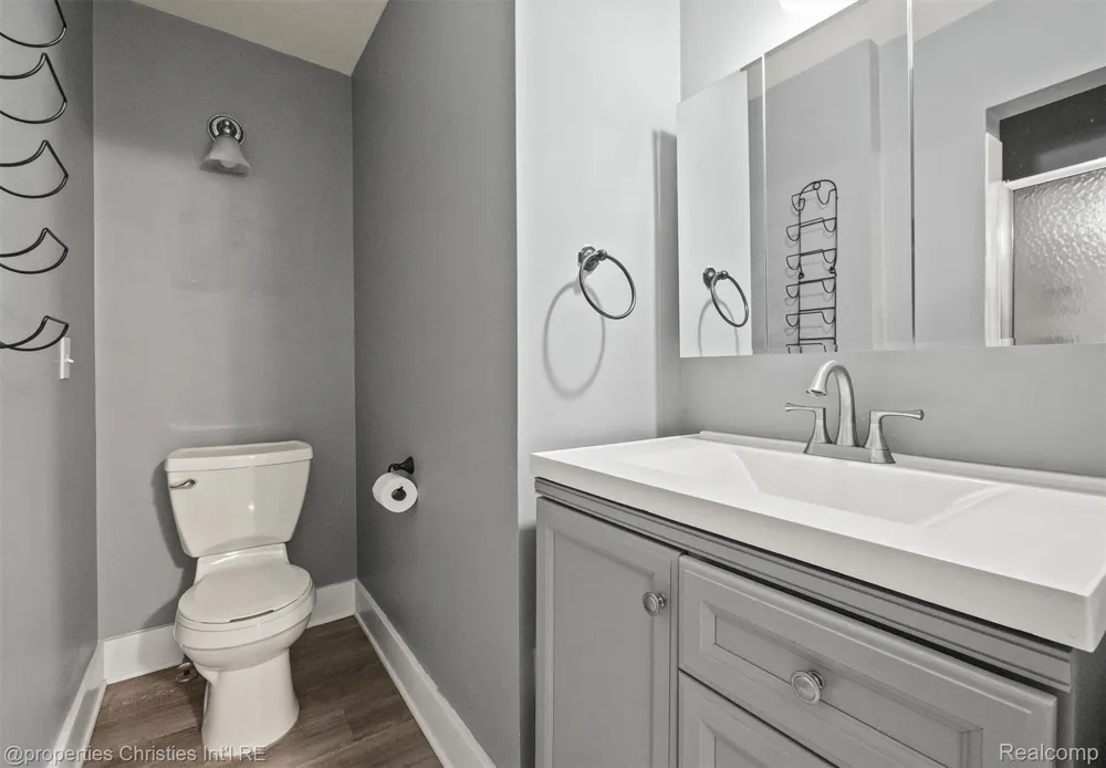215 Woodsboro Drive Royal Oak City, MI 48067