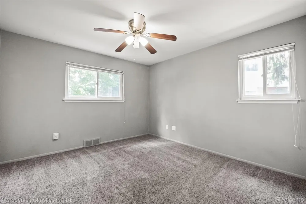 215 Woodsboro Drive Royal Oak City, MI 48067