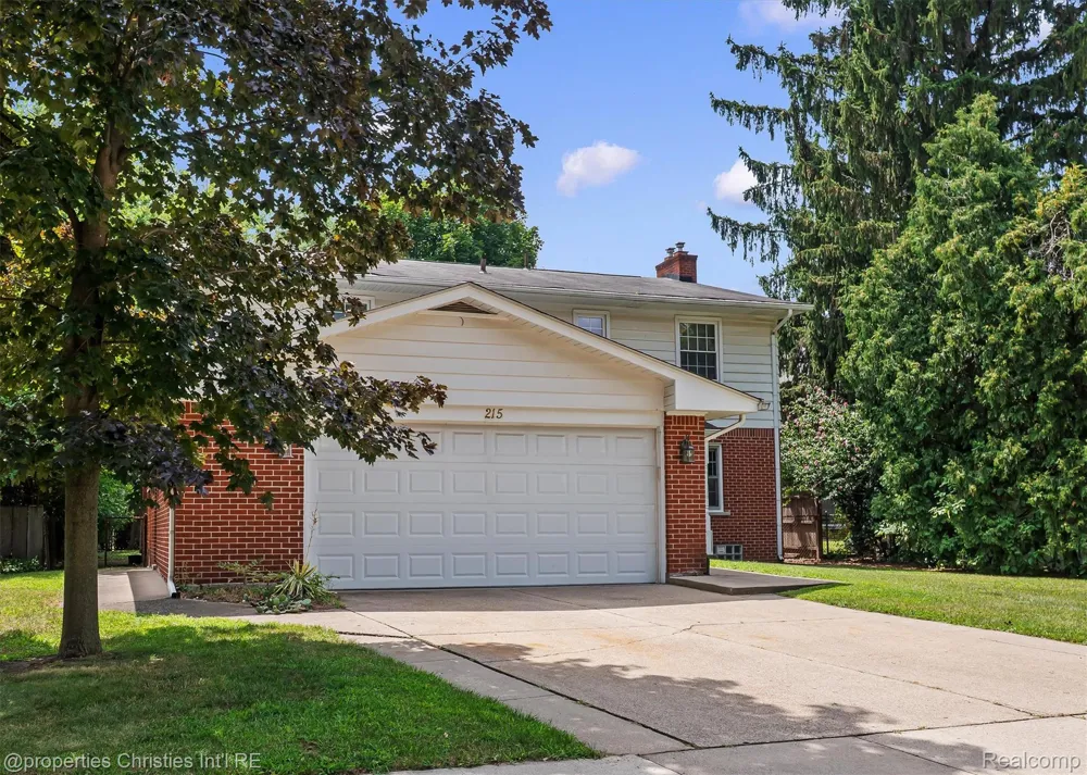 215 Woodsboro Drive Royal Oak City, MI 48067