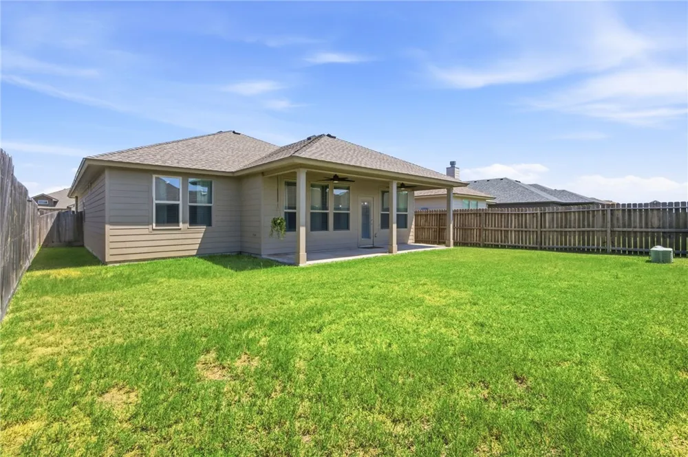 1036 Ocean Breeze Portland, TX 78374