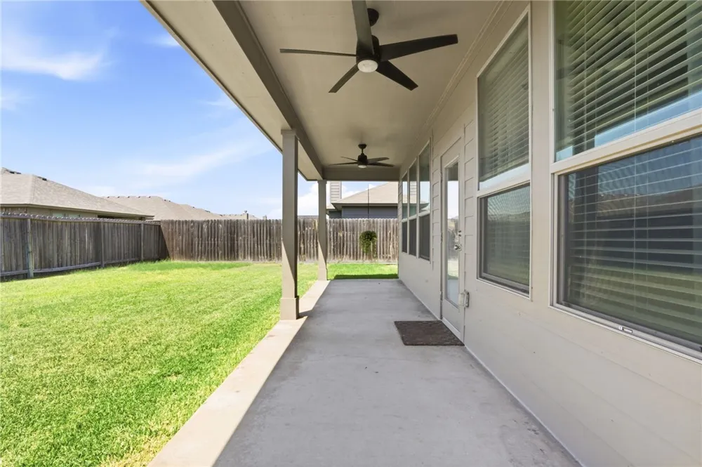 1036 Ocean Breeze Portland, TX 78374