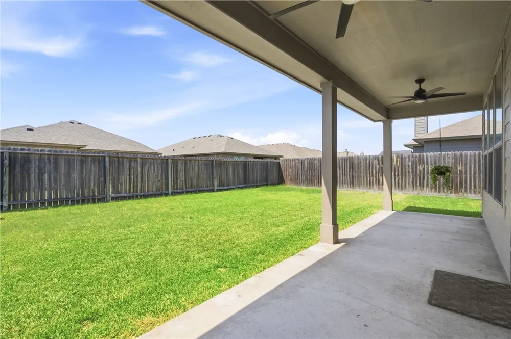 1036 Ocean Breeze Portland, TX 78374