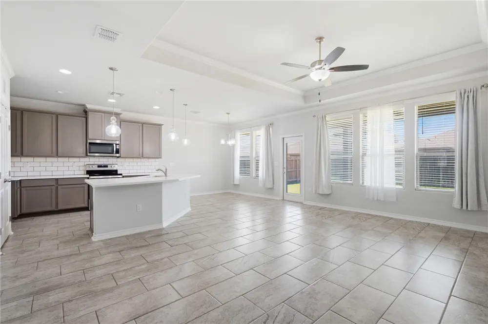1036 Ocean Breeze Portland, TX 78374