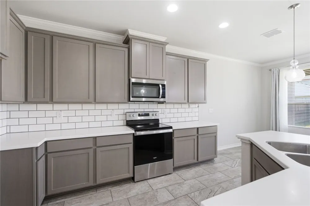 1036 Ocean Breeze Portland, TX 78374