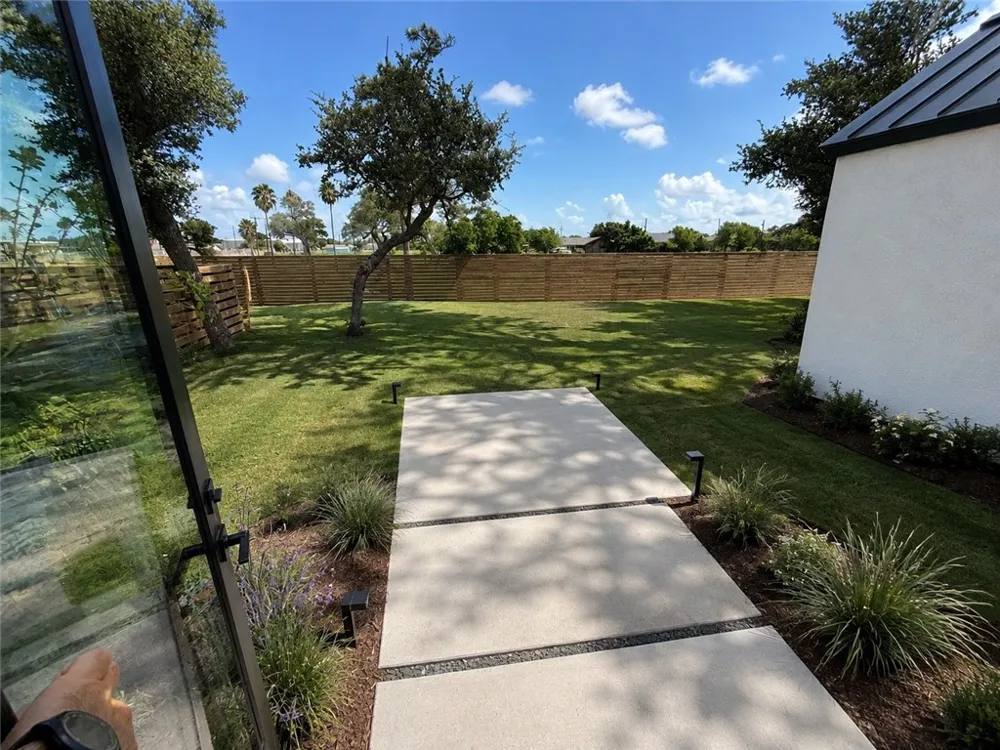 508 E King Street Rockport, TX 78382