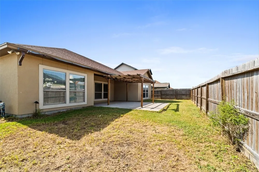 106 Chiman Drive Portland, TX 78374