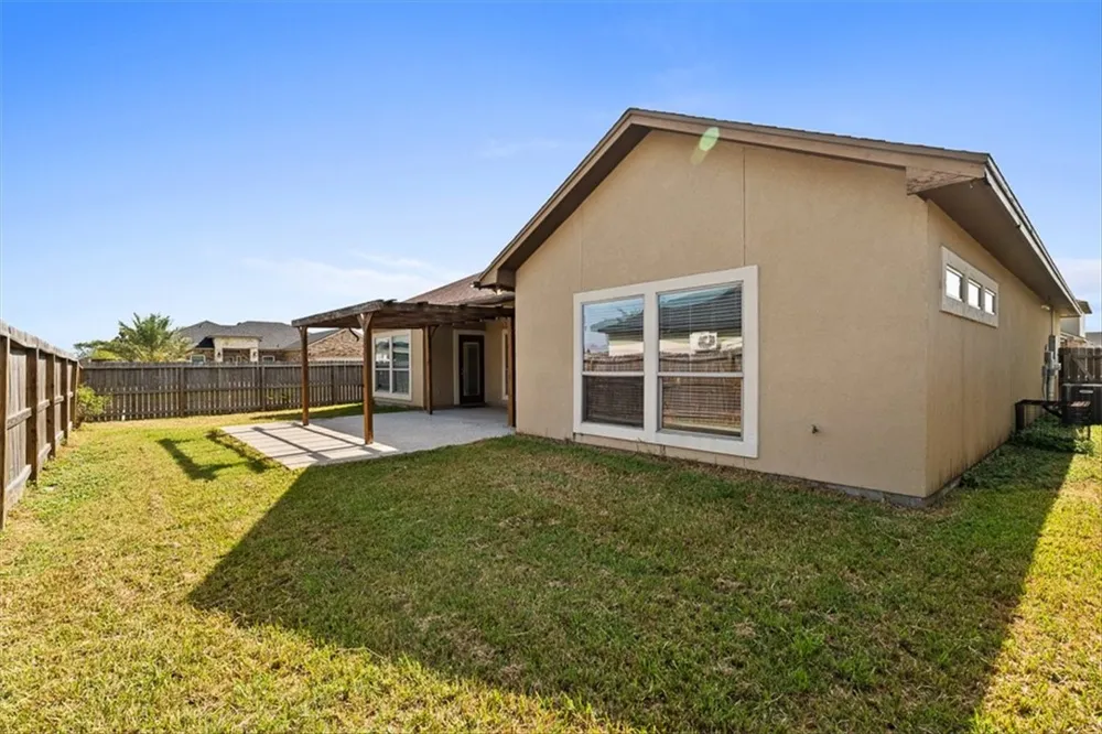 106 Chiman Drive Portland, TX 78374