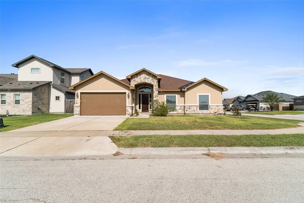 106 Chiman Drive Portland, TX 78374