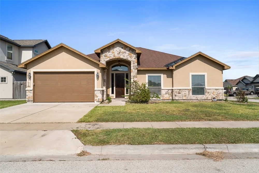 106 Chiman Drive Portland, TX 78374