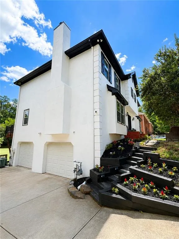 8945 Carroll Manor Drive Sandy Springs, GA 30350