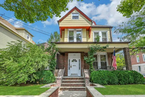 200-202 OAK ST