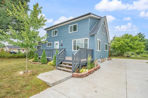 1085 Maple Street