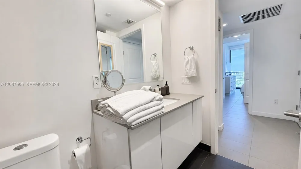 1600 NE 1st Ave #2512 Miami, FL 33132