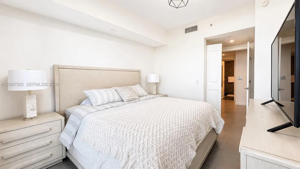 1600 NE 1st Ave #2512 Miami, FL 33132
