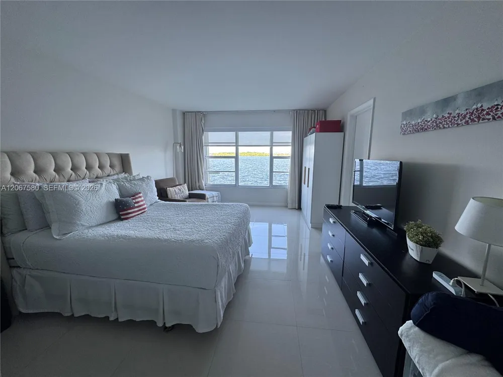 11111 Biscayne Blvd #2B Miami, FL 33181