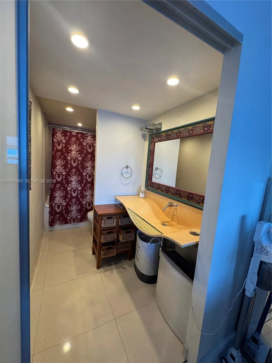 11111 Biscayne Blvd #2B Miami, FL 33181