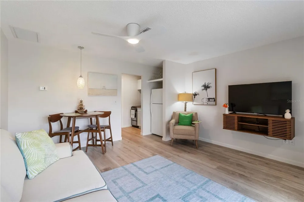 3505 LONGMEADOW #3 Sarasota, FL 34235