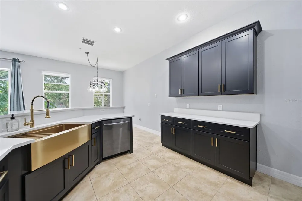 515 VILLA TREVISO COURT Apollo Beach, FL 33572