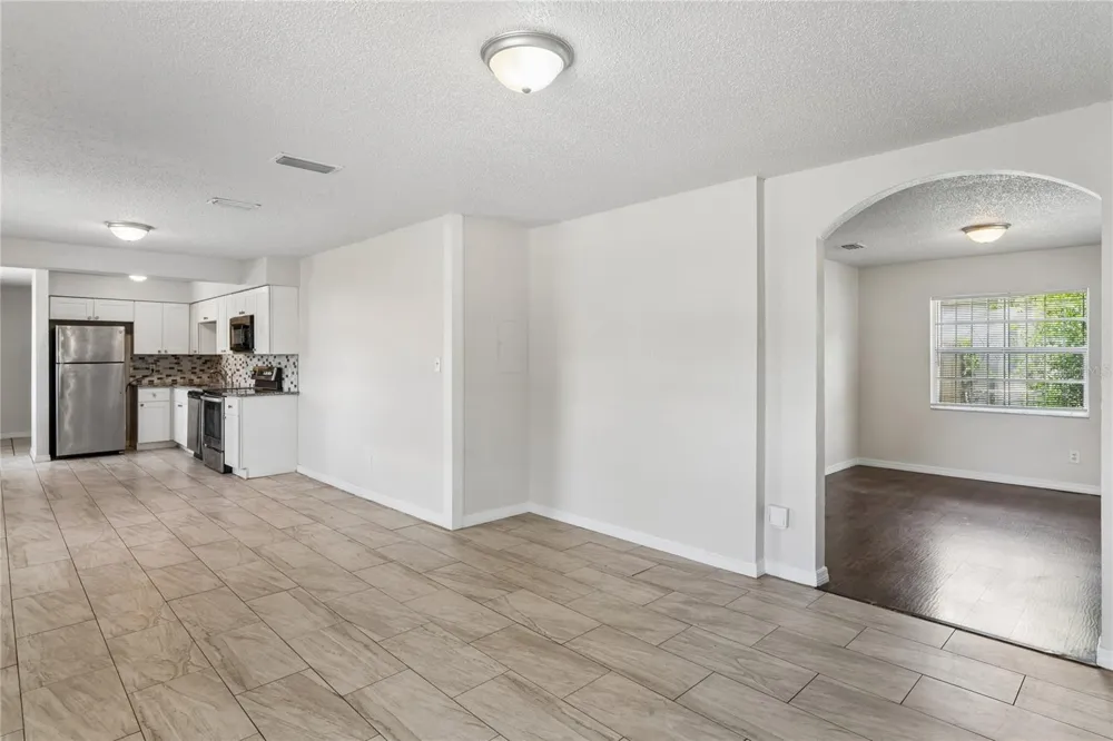 9608 10TH STREET Tampa, FL 33612