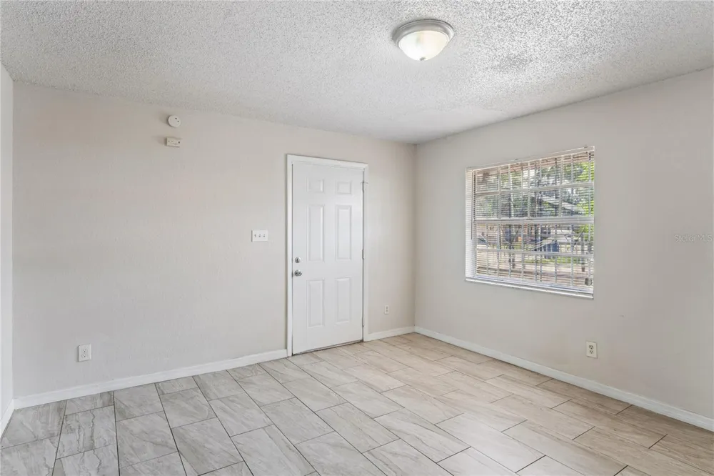9608 10TH STREET Tampa, FL 33612