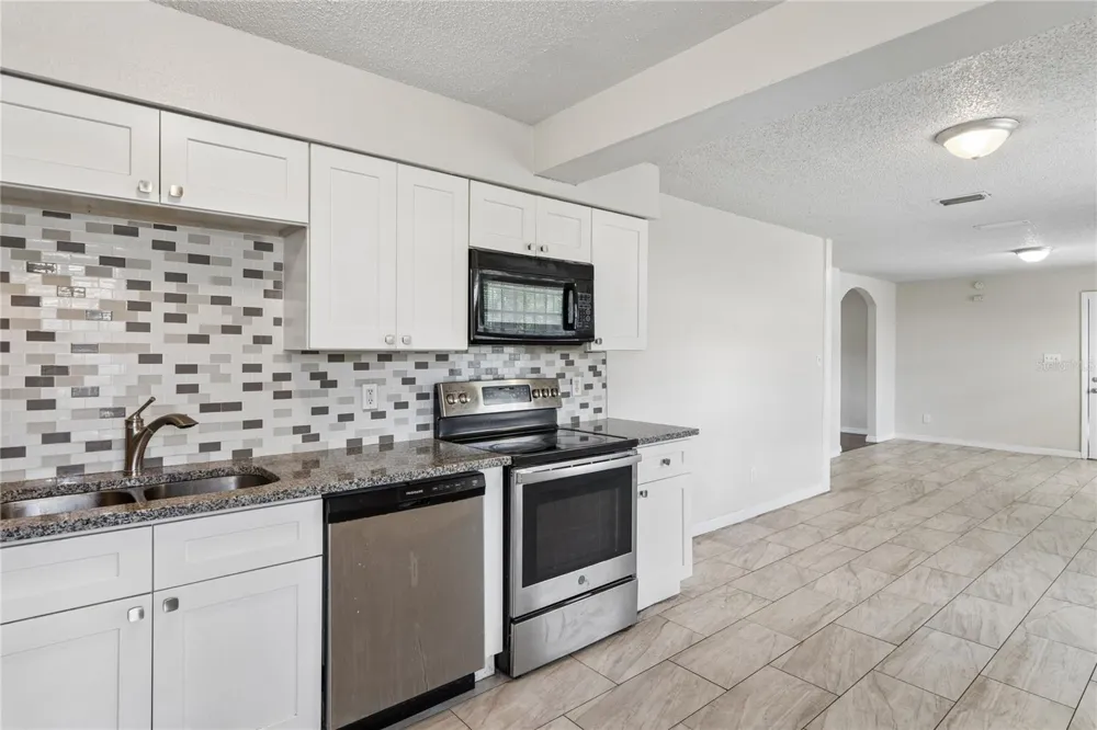 9608 10TH STREET Tampa, FL 33612