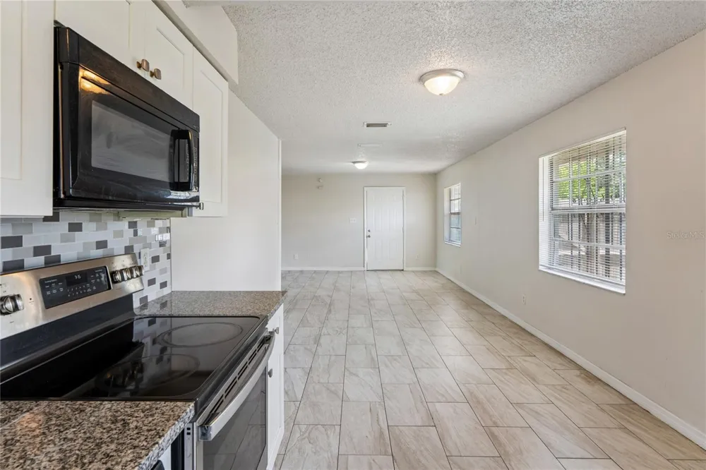 9608 10TH STREET Tampa, FL 33612