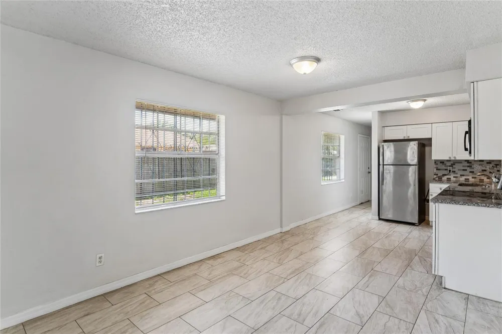 9608 10TH STREET Tampa, FL 33612