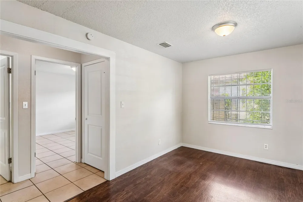 9608 10TH STREET Tampa, FL 33612