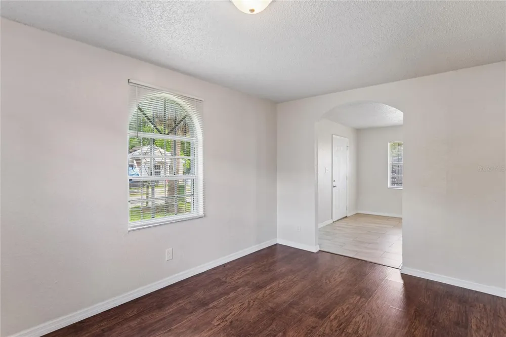 9608 10TH STREET Tampa, FL 33612