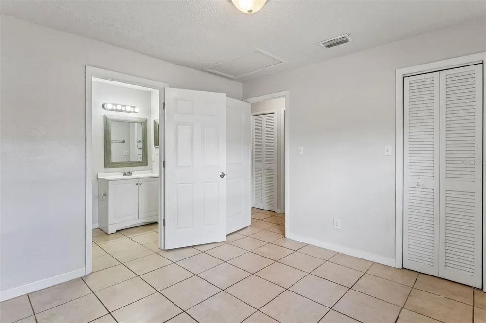 9608 10TH STREET Tampa, FL 33612