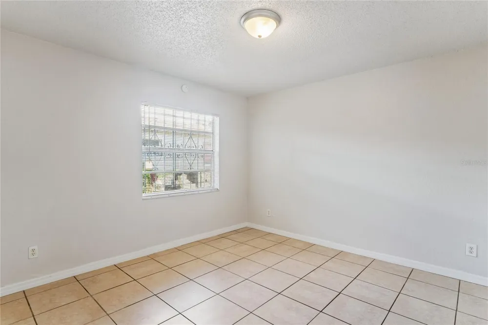 9608 10TH STREET Tampa, FL 33612