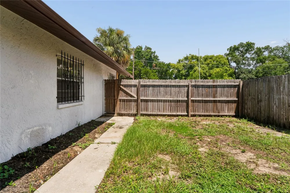 9608 10TH STREET Tampa, FL 33612