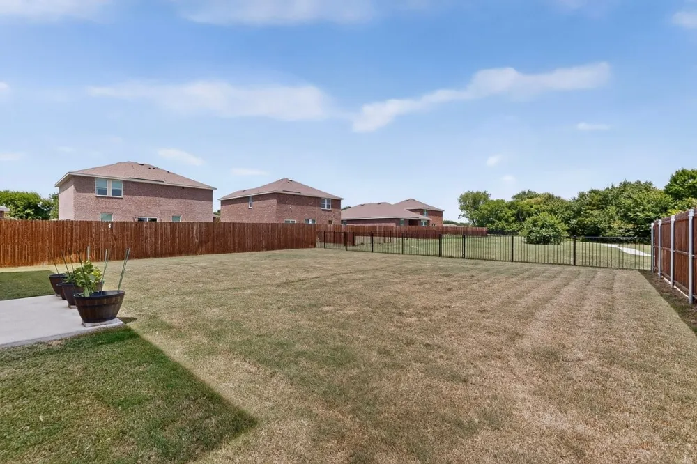 2208 Frio River Road Glenn Heights, TX 75154