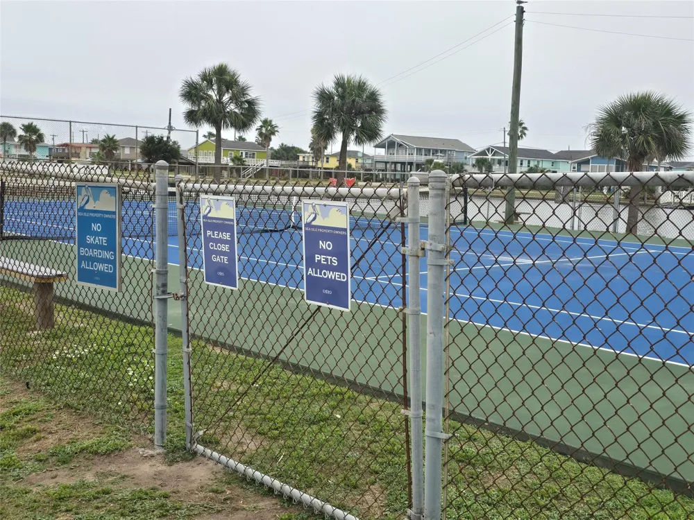 4222 Mason Drive Galveston, TX 77554