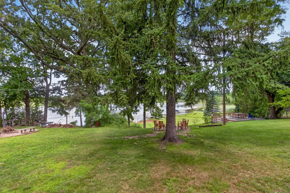 2210 Lakeview Drive Brooklyn, MI 49230