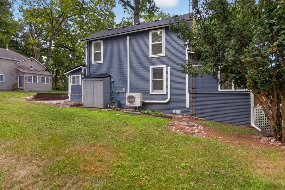 2210 Lakeview Drive Brooklyn, MI 49230