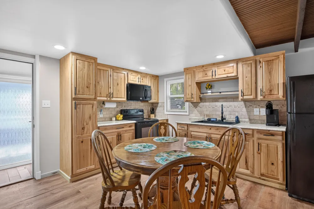 2210 Lakeview Drive Brooklyn, MI 49230