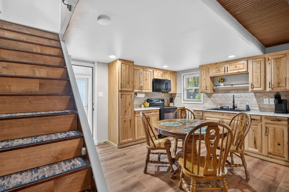 2210 Lakeview Drive Brooklyn, MI 49230