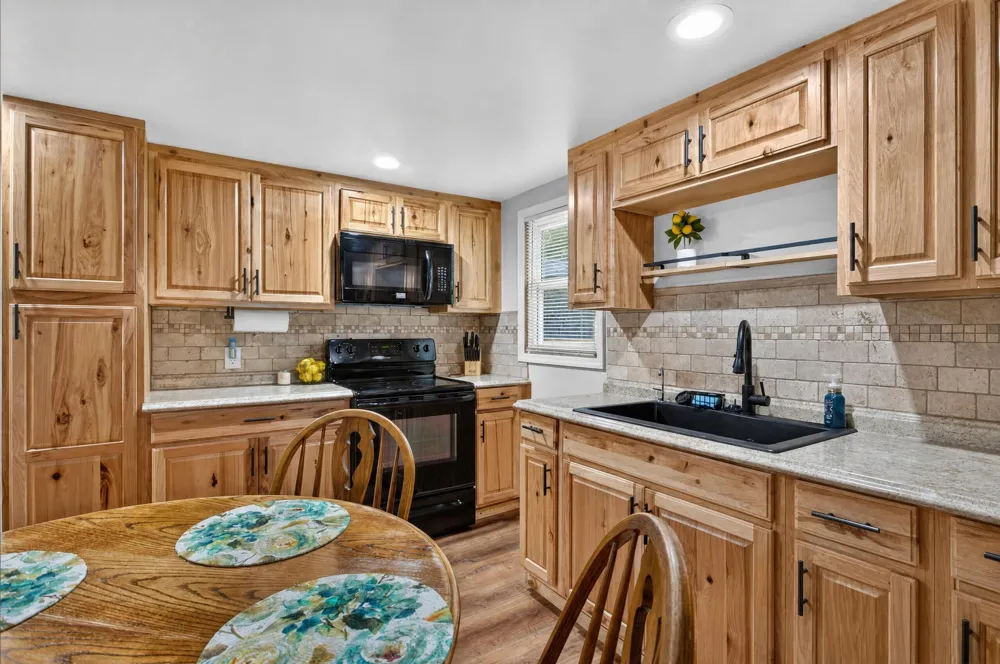 2210 Lakeview Drive Brooklyn, MI 49230